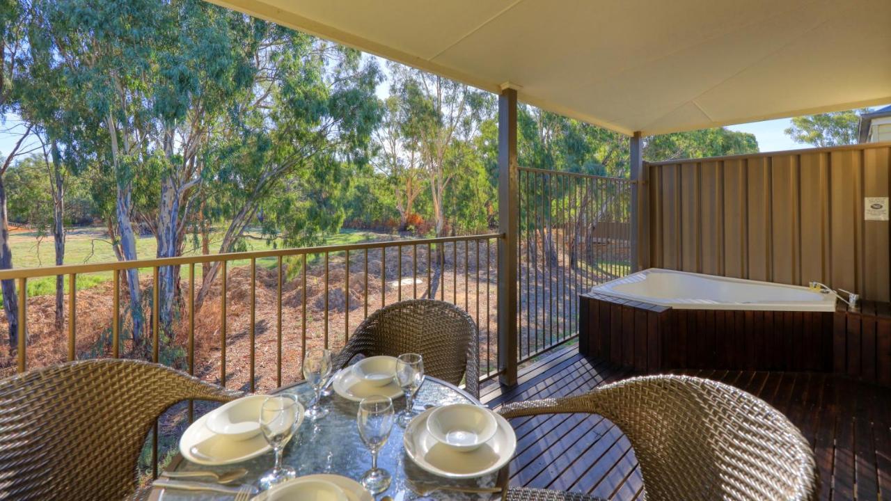 Bridges On Meninya Motel & Apartments Moama Dış mekan fotoğraf